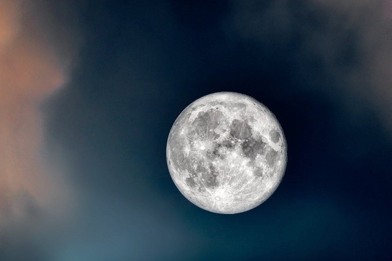 Best Moon Pick Up Lines And Rizz